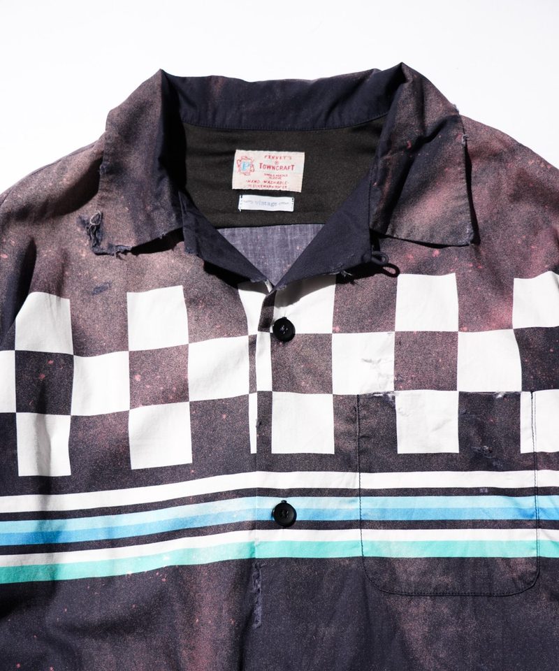 TOWNCRAFT ONE IN THE WORLD CHECKER PRINTED LOOP COLLAR SHIRT detail